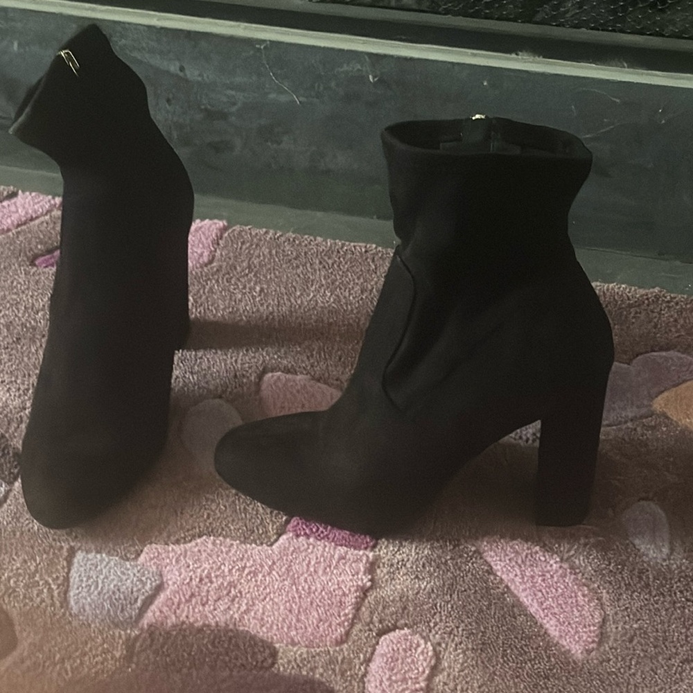 Steve Madden black booties